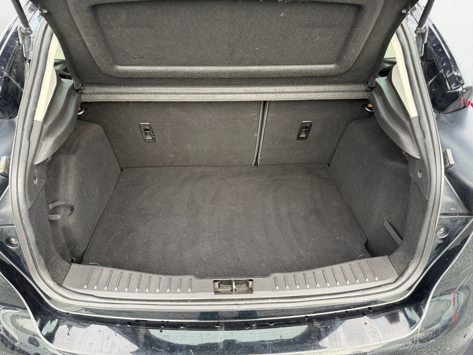 2017 Ford Focus - image 9