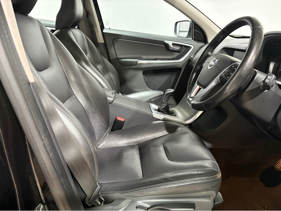 2017 Volvo XC60 SE NAV D4 2.0 TD B4 R-DESIGN MHEV 197BHP €15,950