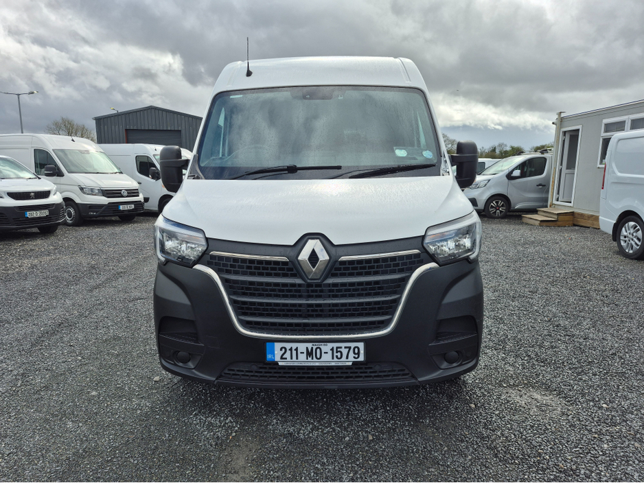 2021 Renault Master - image 2