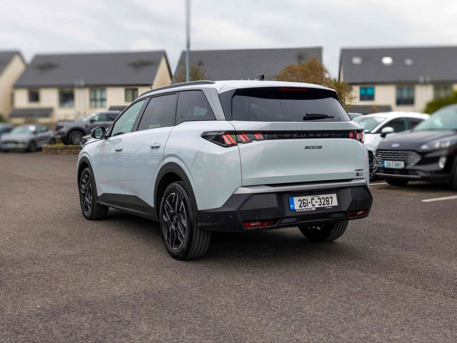2026 Peugeot 5008 - image 12