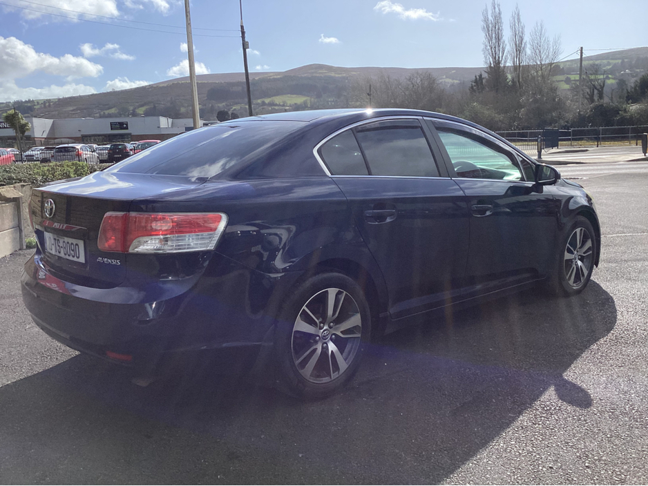 2010 Toyota Avensis - image 4