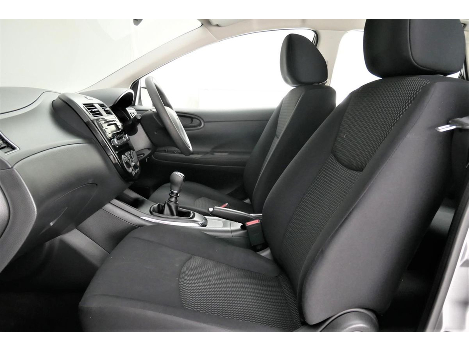 2018 Nissan Pulsar - image 15