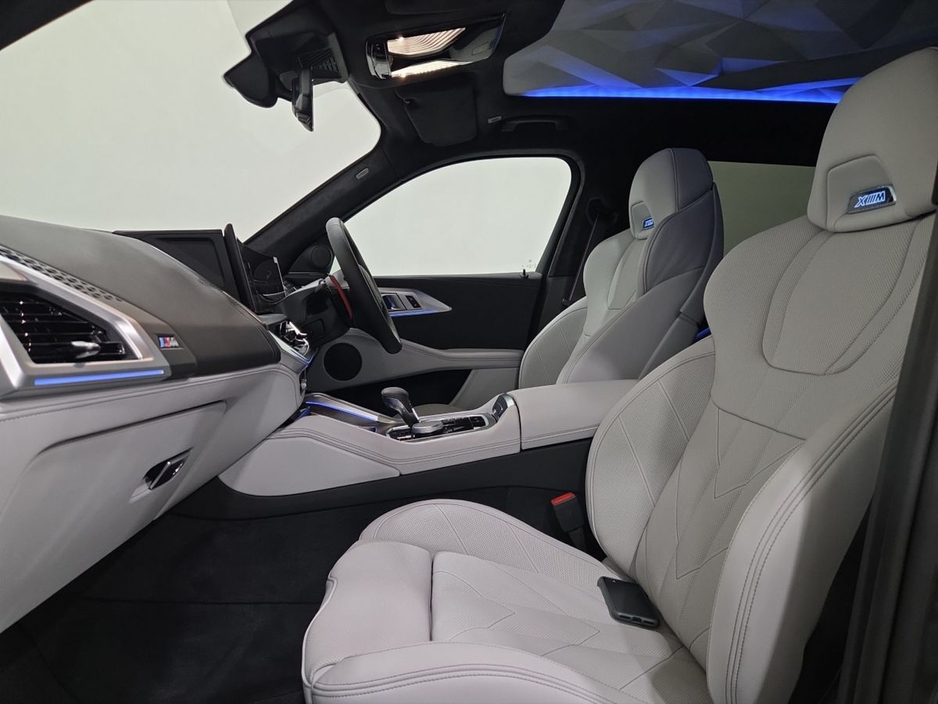 2026 BMW XM - image 7