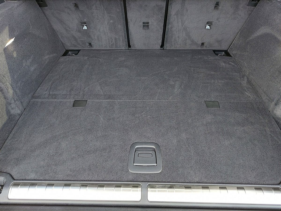 2025 BMW X5 - image 13