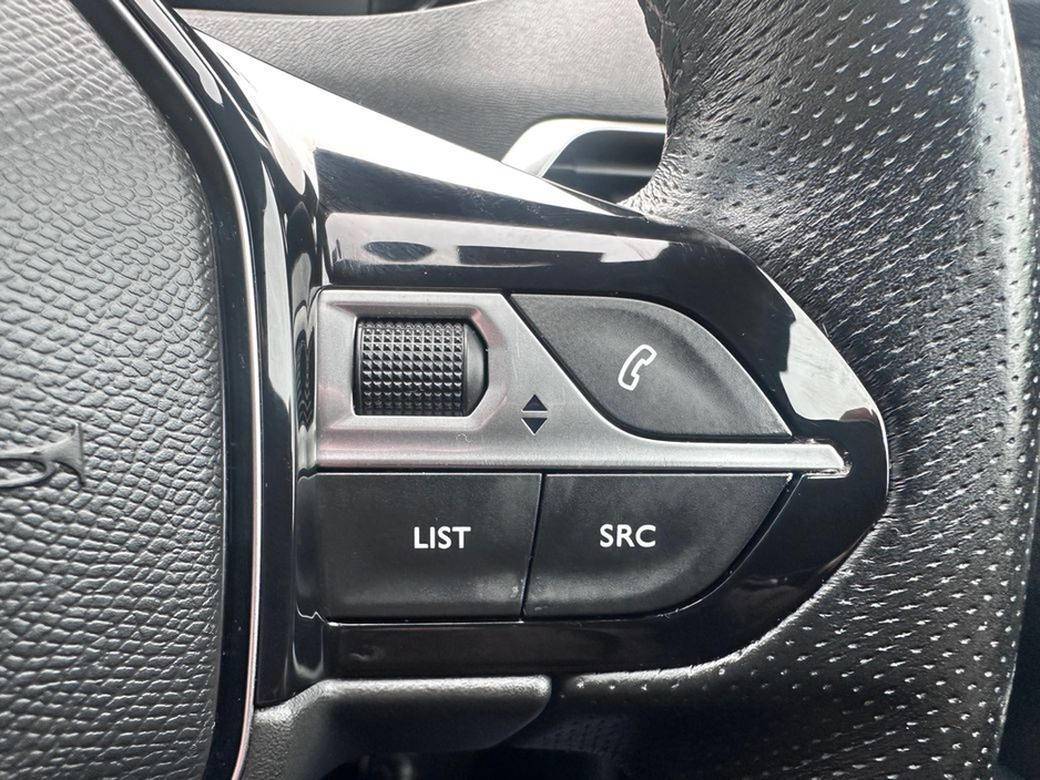 2019 Peugeot 3008 - image 25