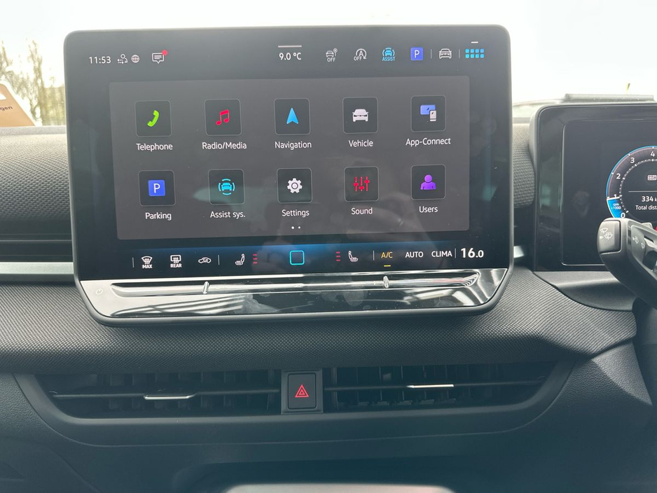 2026 Volkswagen T-Roc - image 9