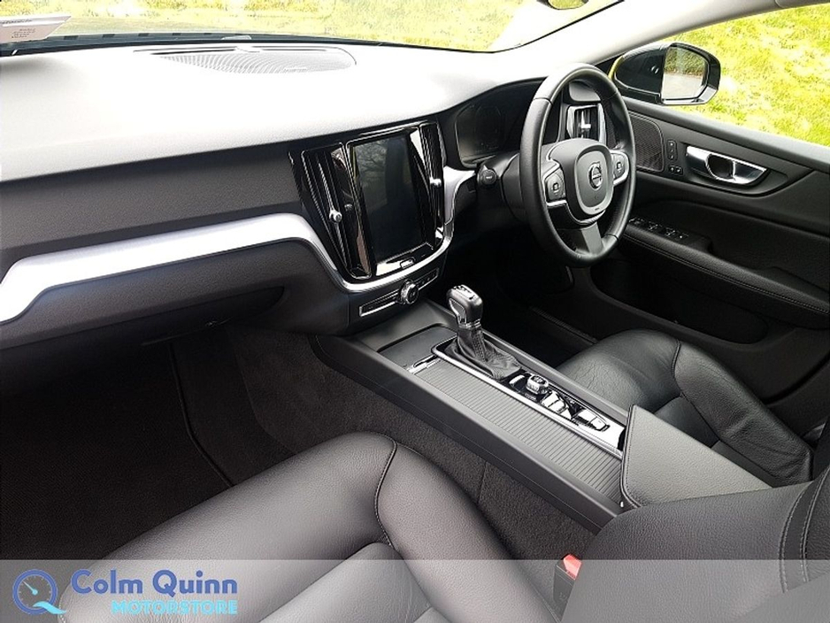 2021 Volvo V60 - image 7