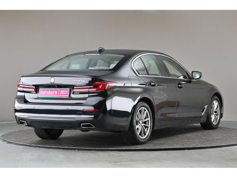 2021 BMW 5 Series - image 9