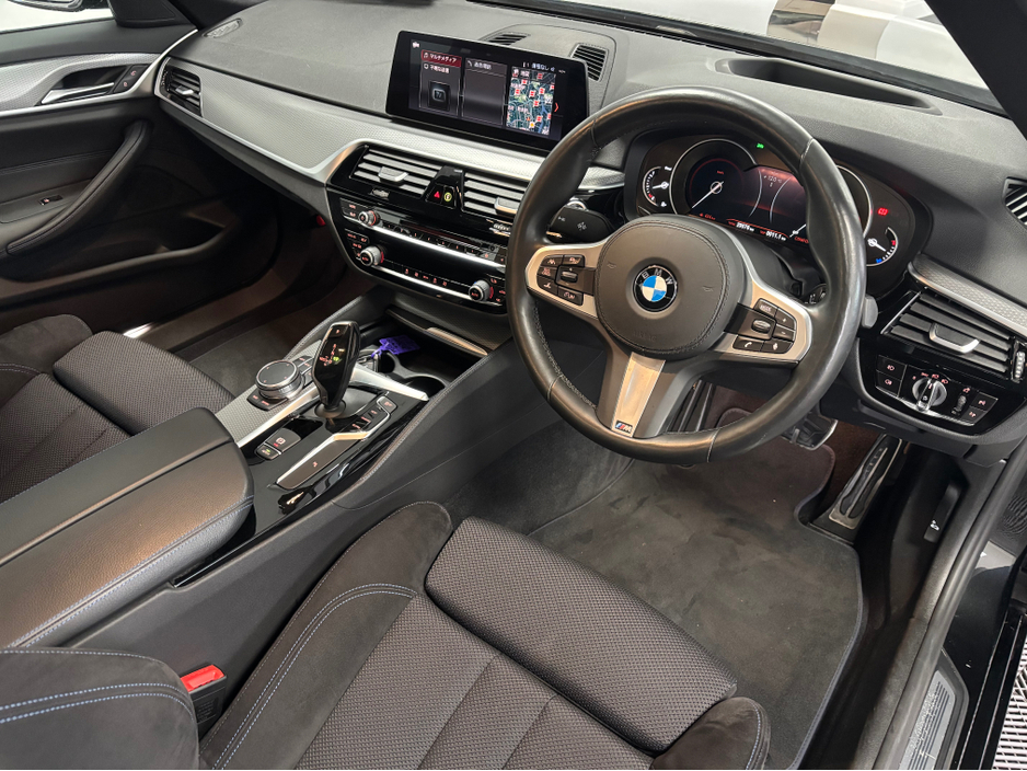 2020 BMW 5 Series - image 7