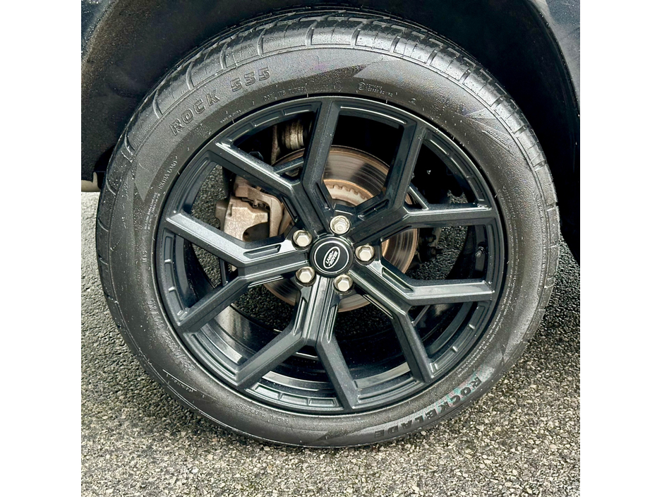 2022 Land Rover Defender ++LOW KM++ 3 SEATS / PLUS VAT €53,000