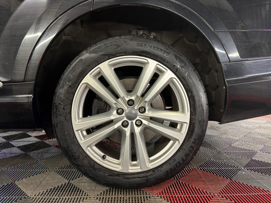 2015 Audi Q7 - image 18