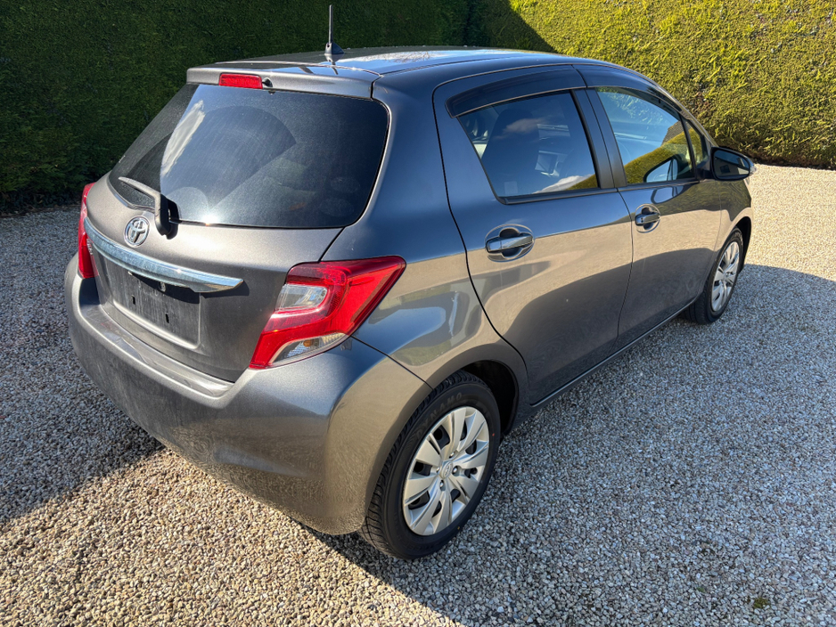 2014 Toyota Vitz - image 5