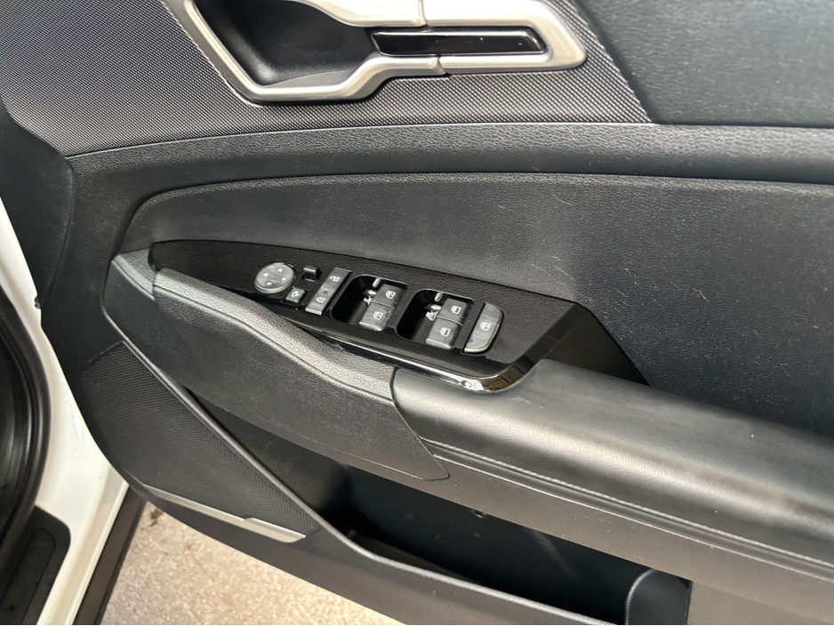 2023 Kia Sportage - image 19