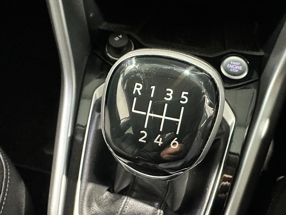 2025 Volkswagen T-Roc - image 23