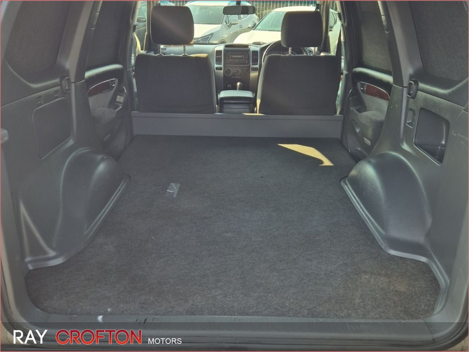 2006 Toyota Landcruiser - image 16