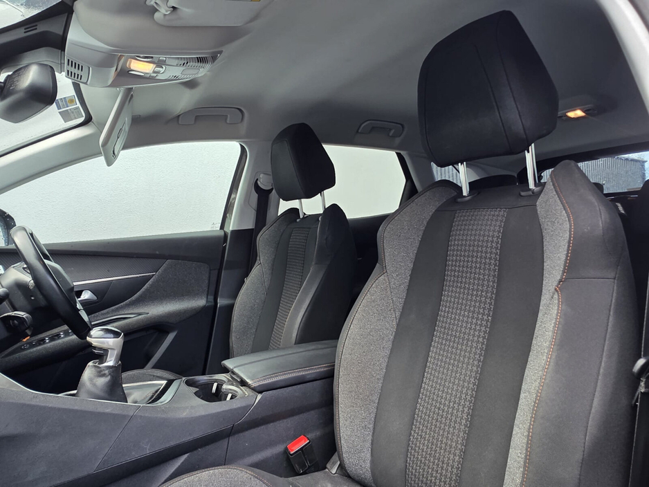 2020 Peugeot 3008 - image 8