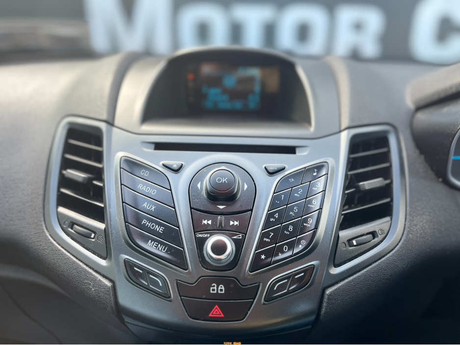 2014 Ford Fiesta - image 10