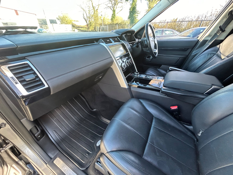 2018 Land Rover Discovery - image 6