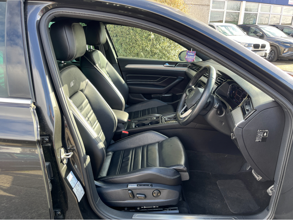 2021 Volkswagen Passat - image 11