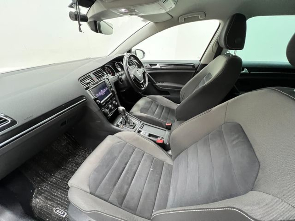 2016 Volkswagen Golf - image 19