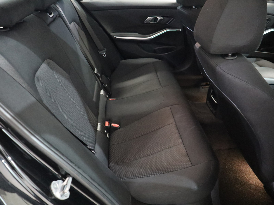 2022 BMW 3 Series - image 23