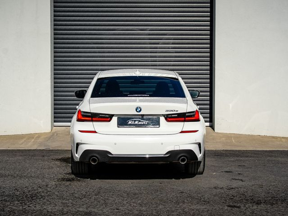 2022 BMW 3 Series - image 14