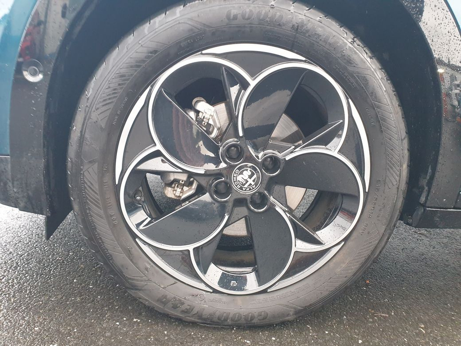 2025 Alfa Romeo Junior Ibrida 1.2(136bhp) MHEV, Premium+Tech+Sunroof+18" Alloys €39,995