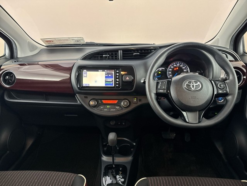 2019 Toyota Yaris - image 8