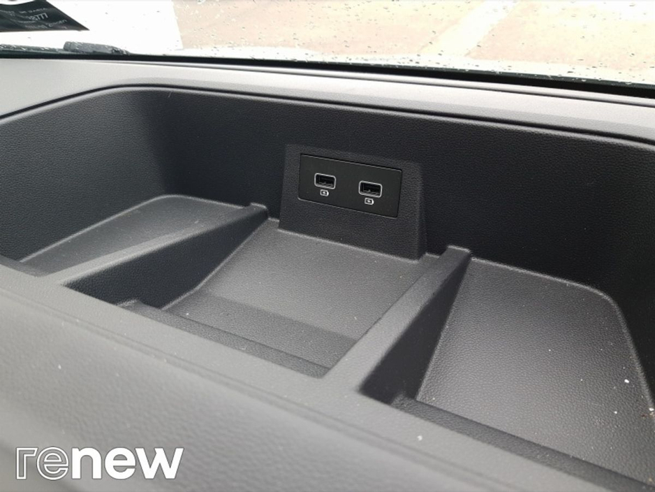 2025 Renault Trafic - image 21