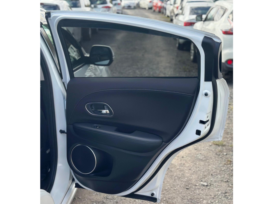 2017 Honda Vezel - image 9