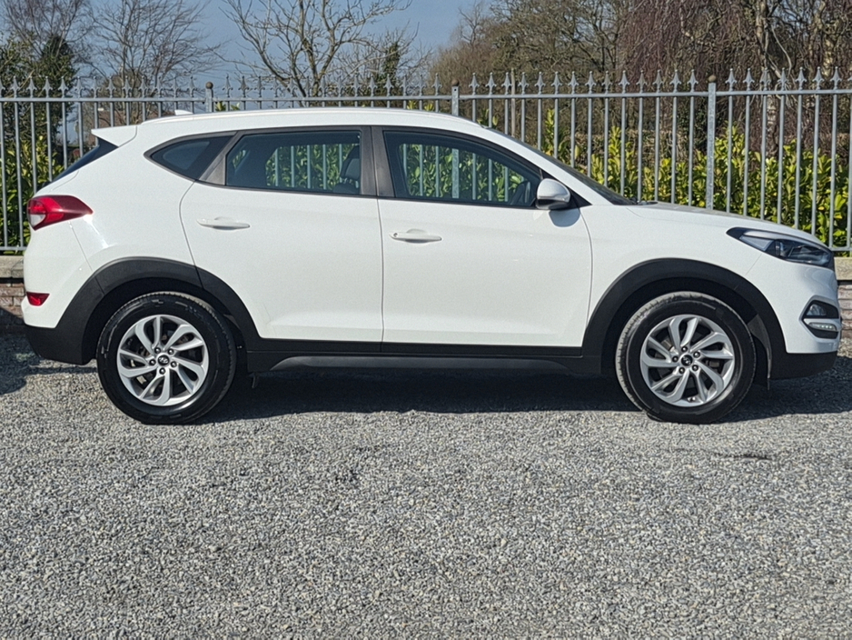 2017 Hyundai Tucson - image 3