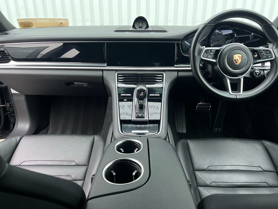 2018 Porsche Panamera - image 19