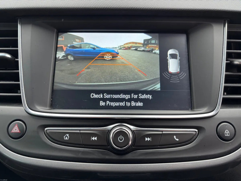 2022 Opel Crossland X - image 17