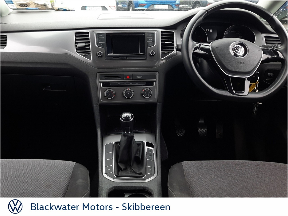 2017 Volkswagen Golf SV - image 2