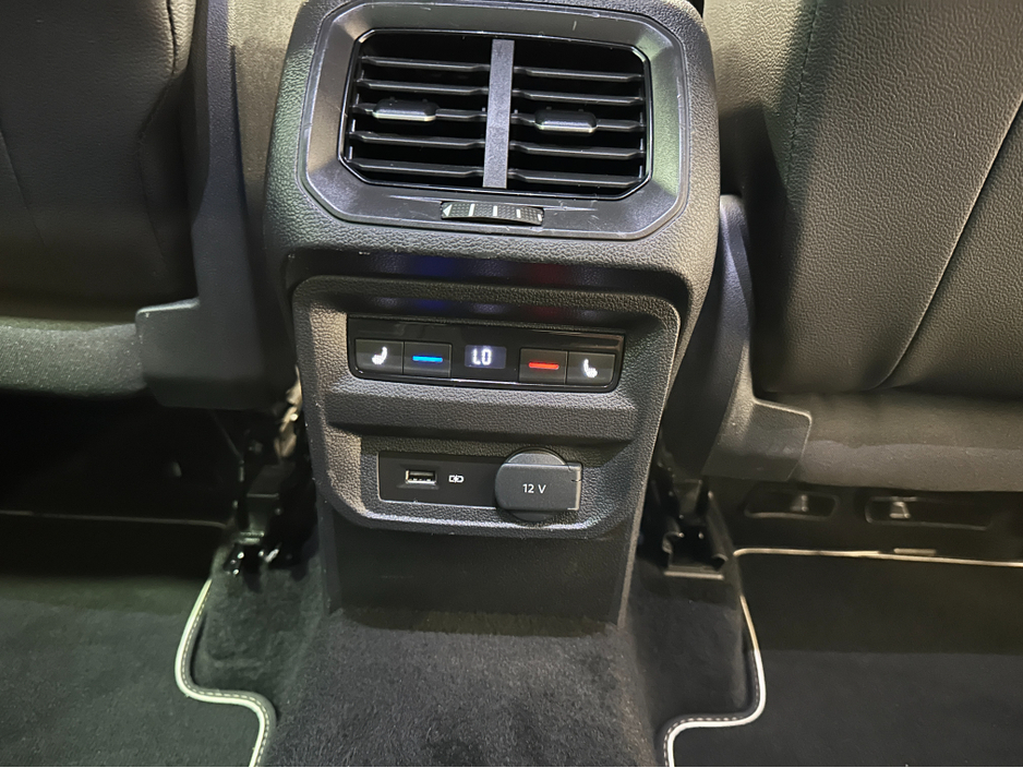 2019 Volkswagen Tiguan (191) TIGUAN 2.0TDI R LINE (LEATHER) DSG 4 MOTION LOW KMS VW/AUDI SPECIALISTS WWW.DENISDARCYCARS.IE €31,950