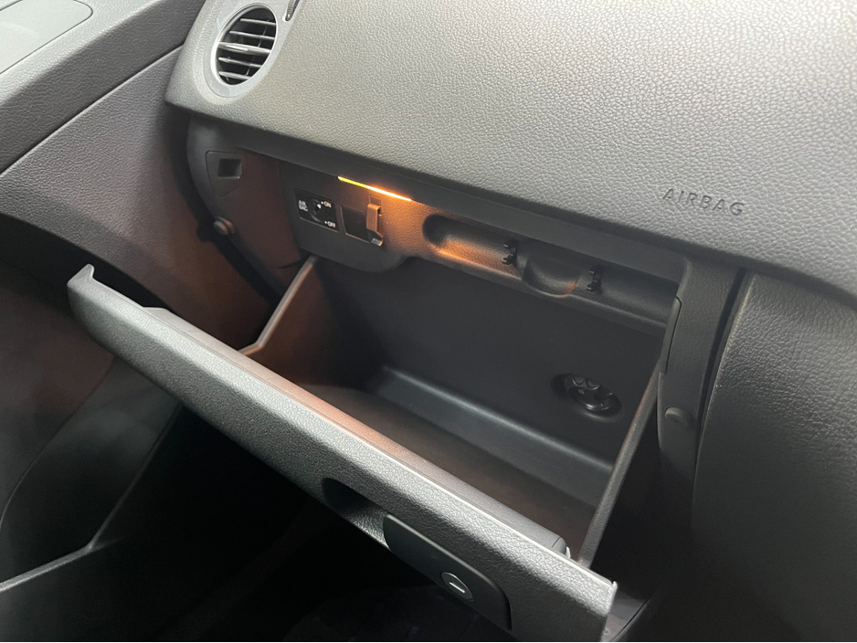 2013 Volkswagen Tiguan - image 15