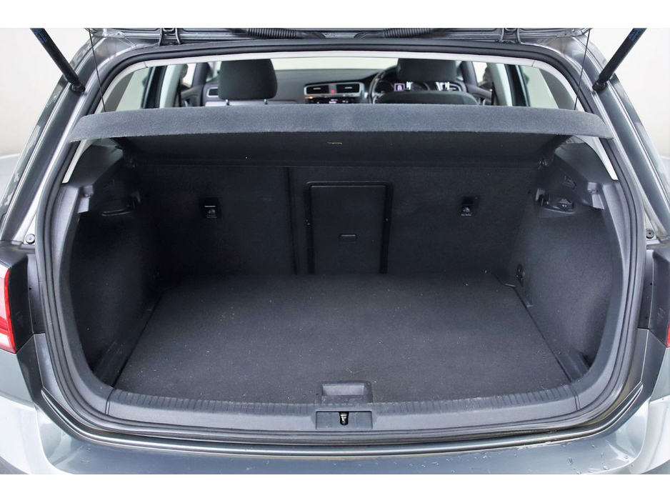 2017 Volkswagen Golf - image 20