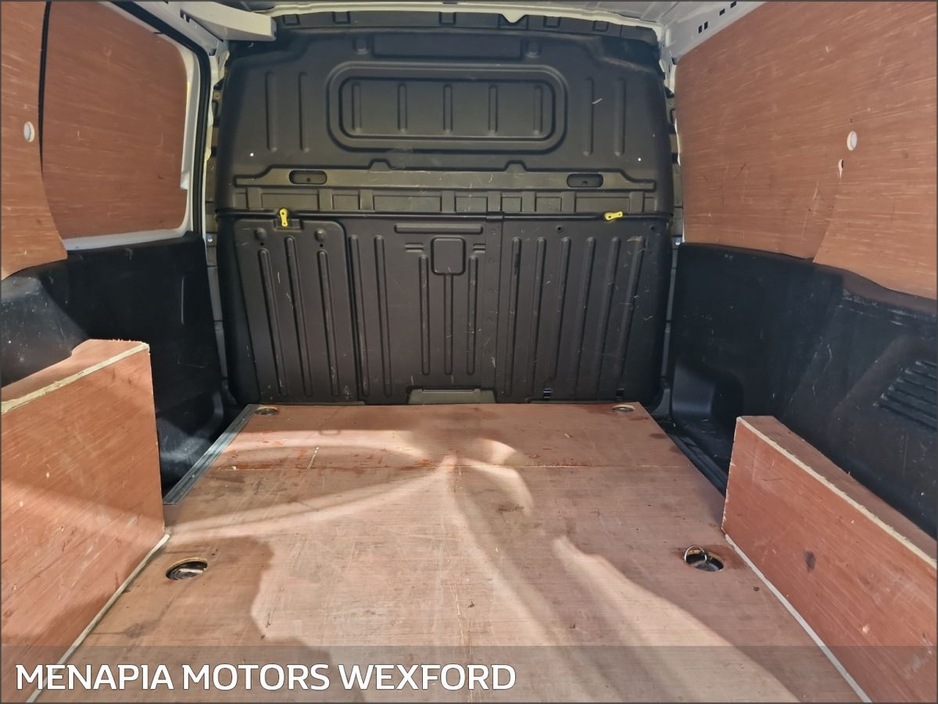 2023 Fiat Doblo - image 13