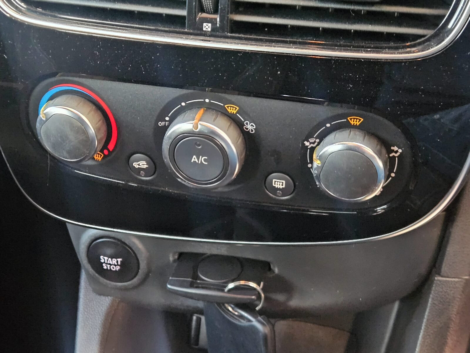 2019 Renault Clio - image 9