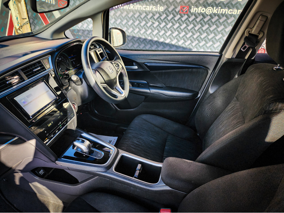 2019 Honda Shuttle Hybrid 5 seater €13,950