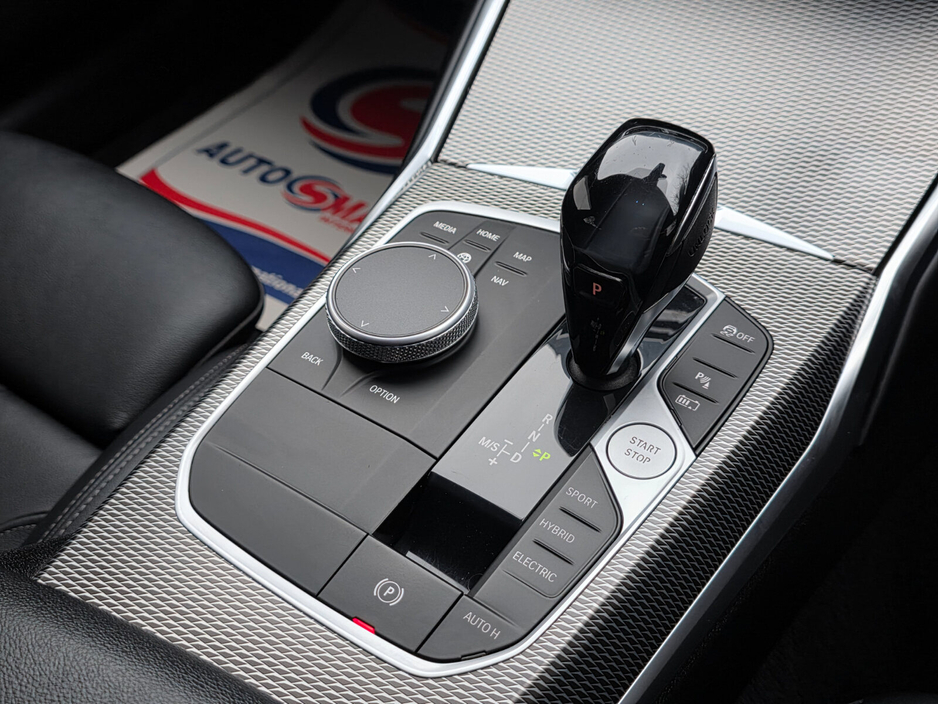 2021 BMW 3 Series - image 26