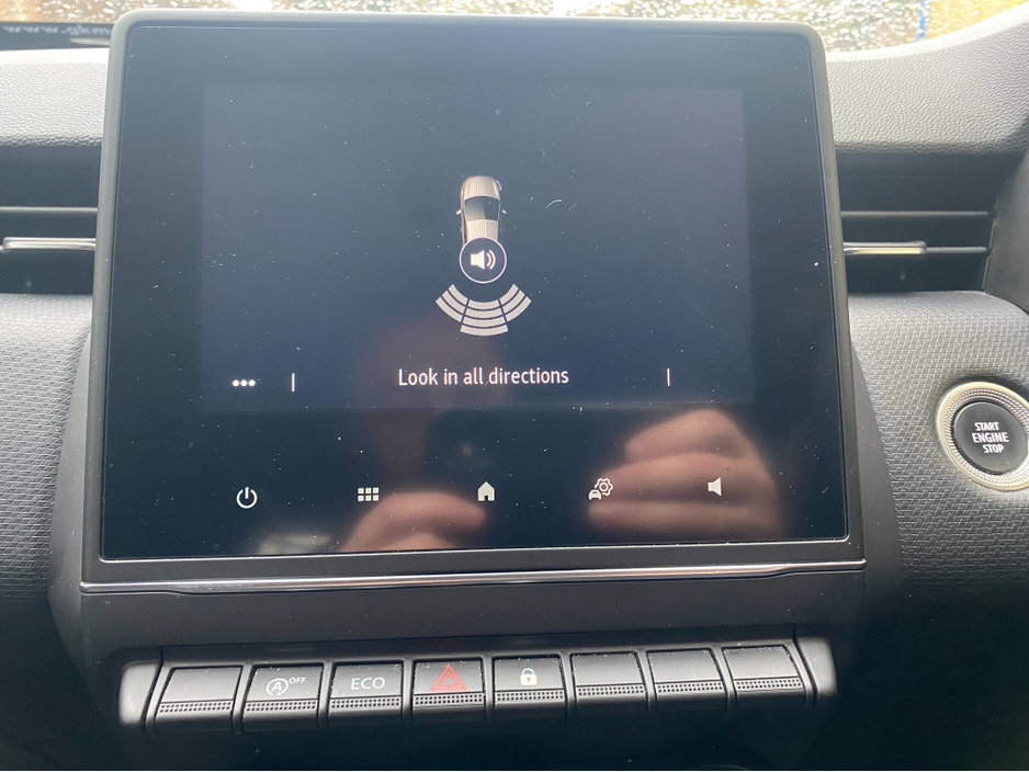 2020 Renault Clio - image 8