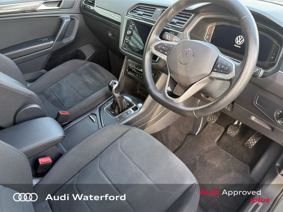 2023 Volkswagen Tiguan - image 13