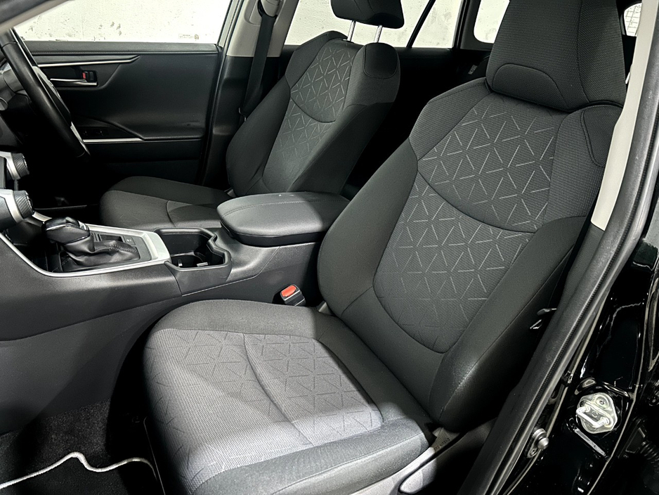 2023 Toyota Rav4 - image 8