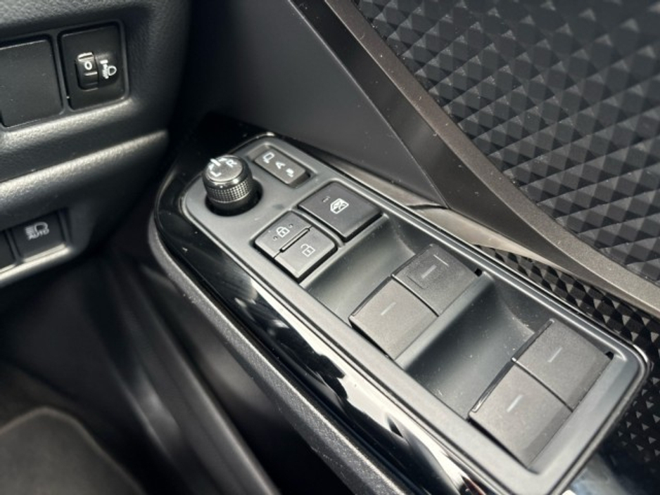 2023 Toyota C-HR - image 13