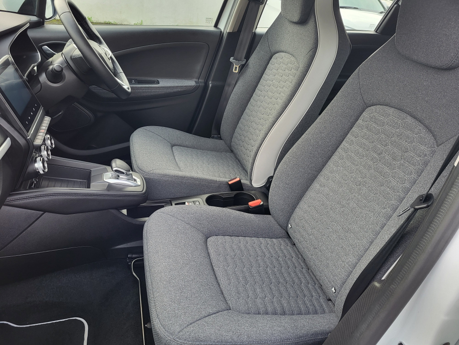 2022 Renault Zoe Iconic Rapid Charge 50Kwh R135, Long Range, Full Renault History €14,950