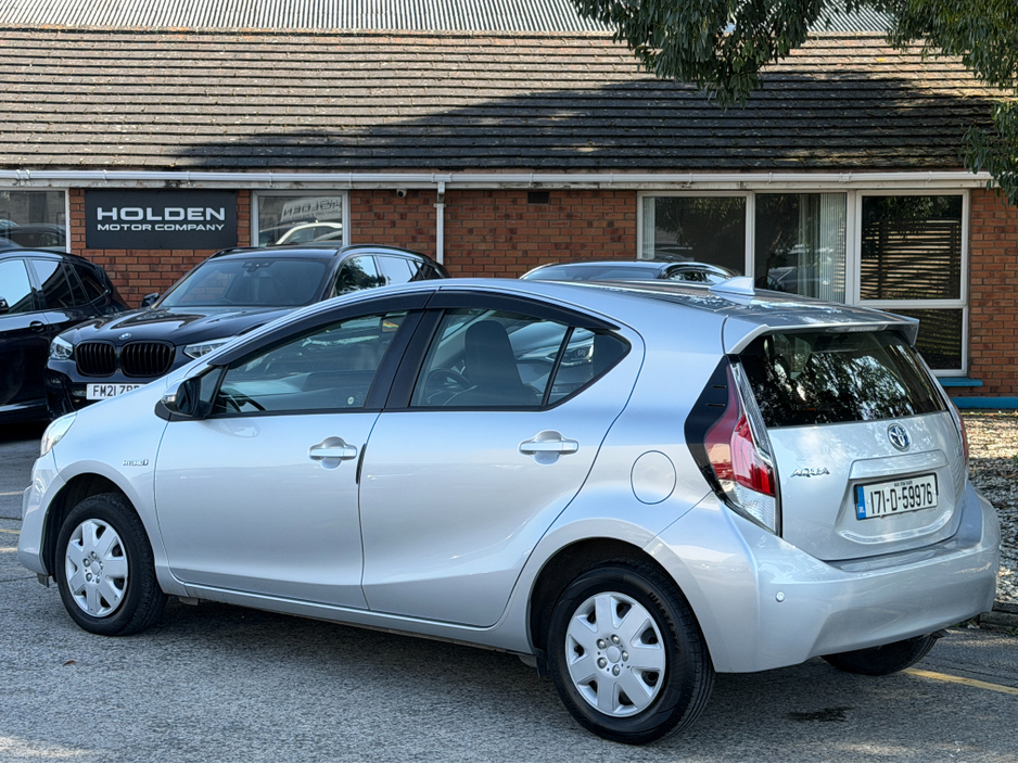 2017 Toyota Aqua - image 12