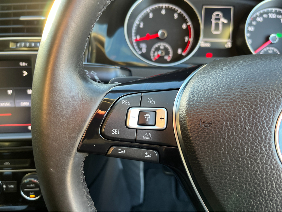 2016 Volkswagen Golf HIGHLINE AUTOMATIC 1.4 PETROL //KEYLESS ENTRY//REVERSE CAMERA//BLIND SPOT WARNING//ADAPTIVE CRUISE CONTROL// €15,950