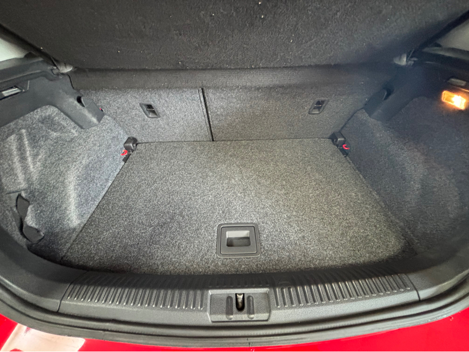 2012 Volkswagen Polo - image 11