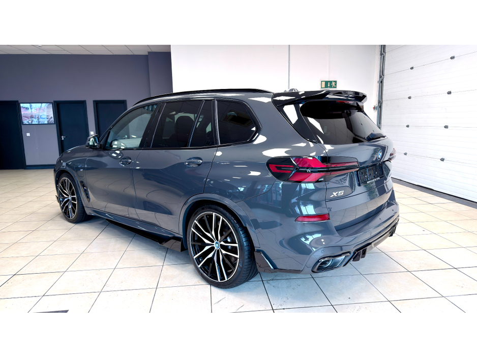 2023 BMW X5 - image 4